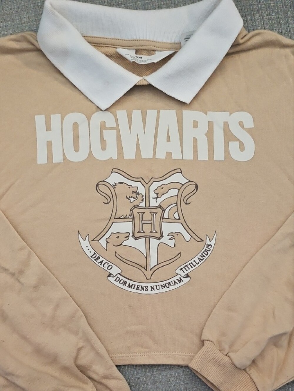 H&M Beige and White Crewneck Sweatshirt - Picture 2 of 4